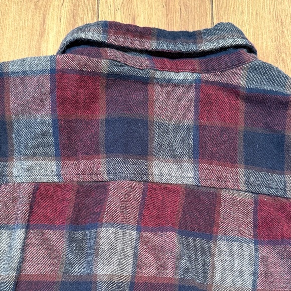 Weatherproof Men's Red and Gray Plaid Button Down Cotton Shirt. Size M - Picture 7 of 8